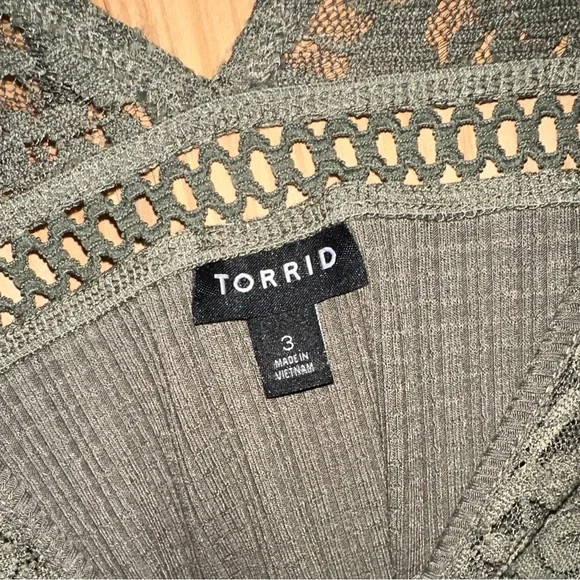 Plus Size TORRID OLIVE GREEN TEXTURED TIE-BACK LACE YOKE SMOCKED TOP - Picture 6 of 6